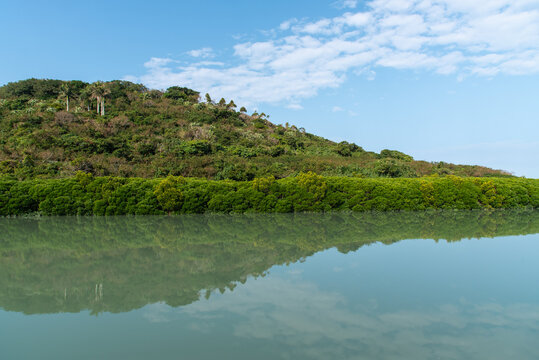 湖面 Images – Browse 50,862 Stock Photos, Vectors, and Video
