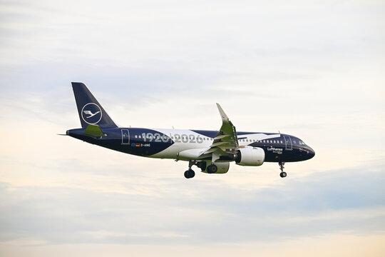 Avion Lufthansa anniversaire Brussels Airport Airbus