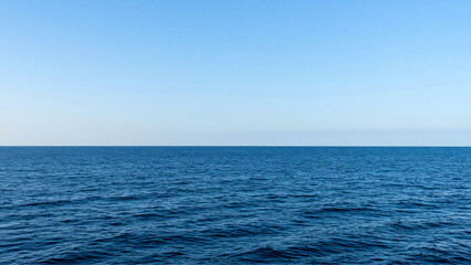 Fototapeta premium Vast Blue Ocean Under a Clear Sky