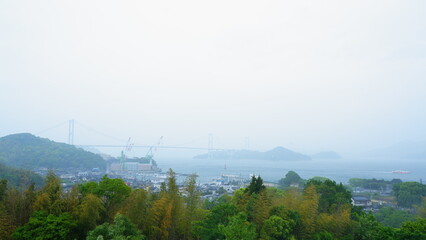 雨に霞む来島海峡と来島海峡大橋【愛媛県】 © ぱぱ あゆ