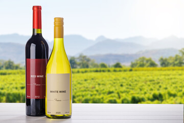 Naklejka premium Wine bottles mockup in sunlit vineyard