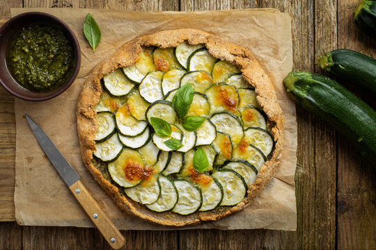 tarte &agrave; la courgette pesto fait maison basilic et parmesan