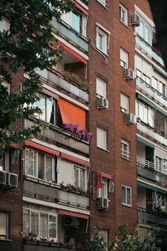 Fachada y arquitectura de edificios en Madrid