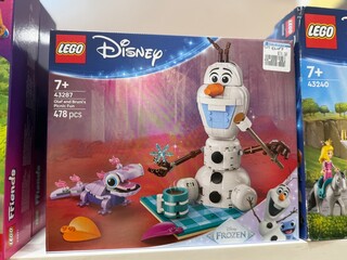 Fototapeta premium April 2026, Singapore: LEGO Disney 43287 Olaf and Bruni's Picnic Fun building set