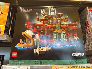 Obraz premium April 2026, Singapore: LEGO One Piece The Baratie Floating Restaurant set