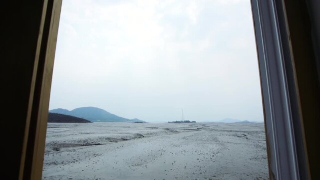 한국 신안 섬 갯벌 노두 노두길 징검다리 밀물 썰물 섬노두길 바다 서남해안 바다길 12사도 순례길 전라남도 항구 선착장 예술 종교 작품 여행, 드론 촬영, 섬문화. 석양, 낙조, 일출, 노을 Sinan Island Mudflat Nodu Road 12 Apostles Pilgrimage Route Religious Art Sculpture Korea