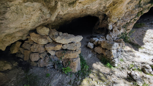 Cova d'en Marc-Castell de l'Airosa-Massis del Port