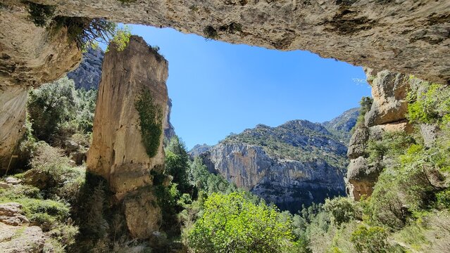 Cova d'en Marc-Castell de l'Airosa-Massis del Port