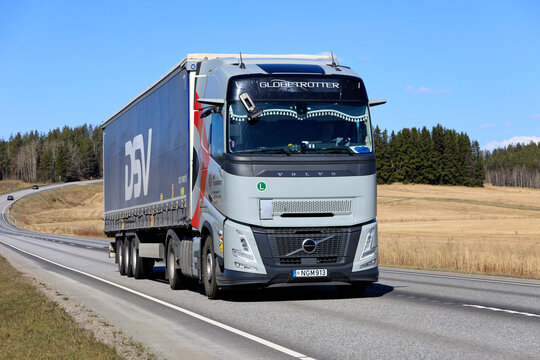 New grey Volvo FH 500 Aero truck semi trailer for DSV Transport and Logistics transporting goods on highway.