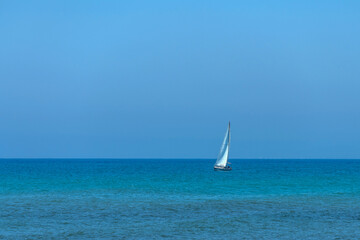 Voilier à l'horizon © PPJ