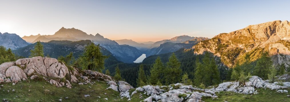 Panorama, view over the K&ouml;nigssee from the Feldkogel, on the left Watzmann S&uuml;dspitze and Watzmann-Kinder, on the right Funtenseetauern, sunset, Berchtesgaden National Park, Berchtesgadener Land, Upper Bavaria, Bavaria, Germany