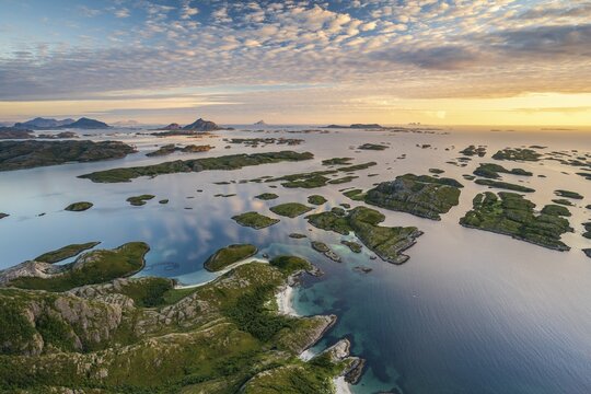 View from the mountain R&oslash;d&oslash;yl&oslash;va to the island world, island R&oslash;d&oslash;ya, Helgeland coast, Helgeland, Nordland, Norway