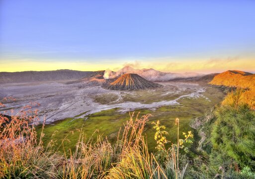 Sunrise, smoking volcano Mount Bromo, Mt. Batok at front, Mt. Kursi at back, Mt. Gunung Semeru, Bromo Tengger Semeru National Park, Java, Indonesia