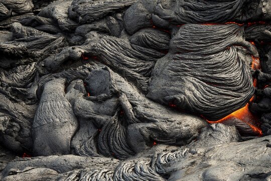 Glowing lava, lava flow, Fagradalsfjall table volcano, Kr&yacute;suv&iacute;k volcanic system, Reykjanes Peninsula, Iceland