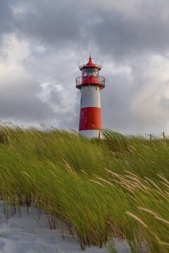 Evening atmosphere, red-white lighthouse List-East in the dunes, elbow, Sylt, North Frisian Island, North Sea, North Frisia, Schleswig-Holstein, Germany