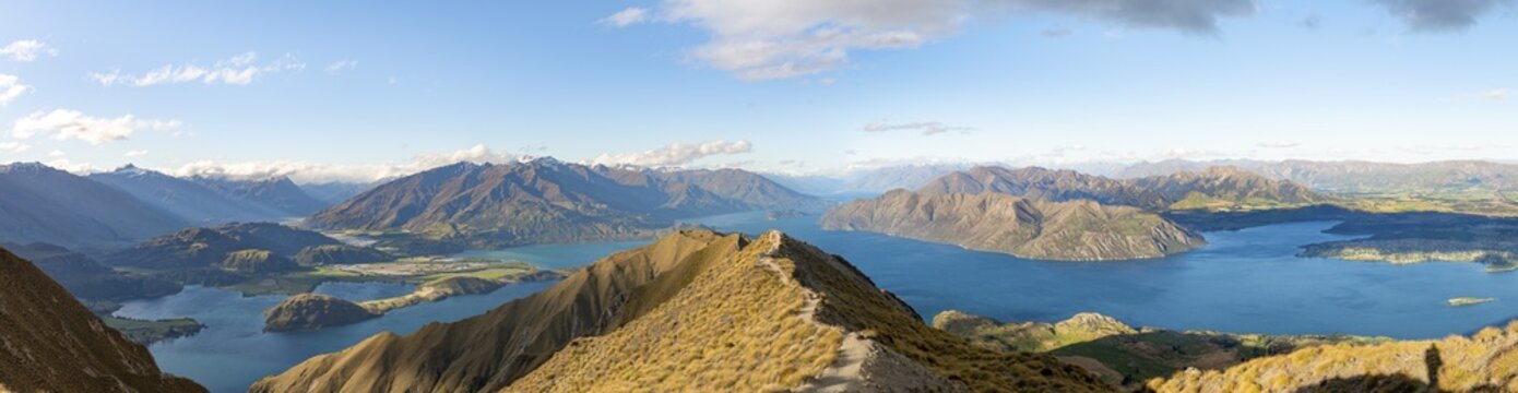 Mountain and lake views from Mount Roy, Roys Peak, Panorama, Lake Wanaka, Southern Alps, Otago, South Island, New Zealand