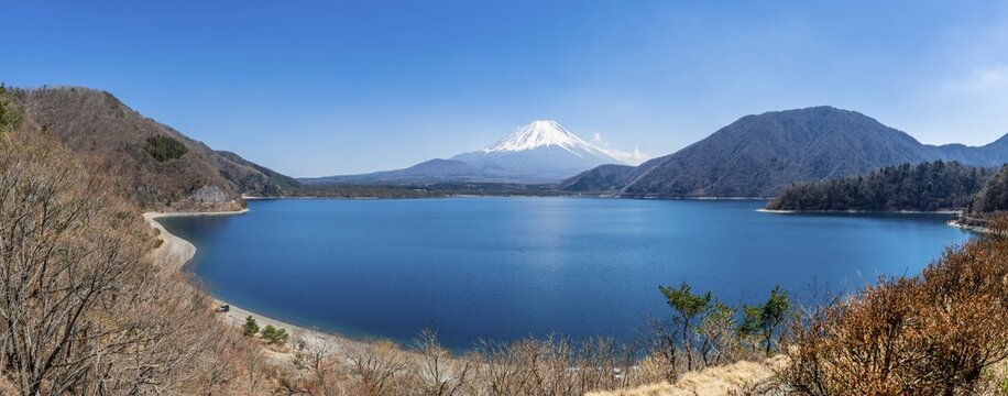 View over a lake to the volcano Mt Fuji, Motosu Lake, Yamanashi Prefecture, Japan