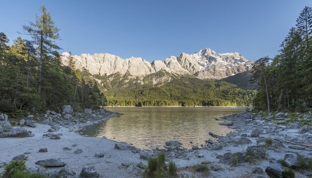 Lake Eibsee lake and Zugspitze, Wetterstein range, near Grainau, Upper Bavaria, Bavaria, Germany