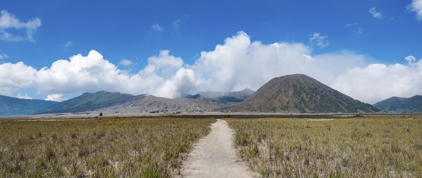 Way to the crater of Gnung Bromo in Caldera, smoking volcano Gunung Bromo, Mt. Batok, Mt. Kursi, Mt. Gunung Semeru, Tengger Caldera, National Park Bromo-Tengger-Semeru, Java, Indonesia
