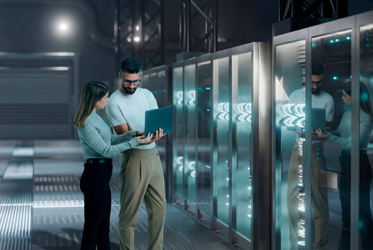 3D data center teamwork with laptop by mirrored server rack