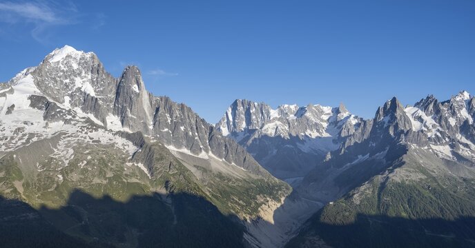 View of glacier tongue, Mer de Glace, mountain tops, Les Periades, Mont Blanc massif, Chamonix-Mont-Blanc, Rh&ocirc;ne-Alpes, France
