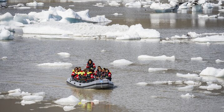 Excursion boat on the ice lagoon Fjalls&aacute;rl&oacute;n, ice floes, Hornafj&ouml;r&eth;ur, Iceland