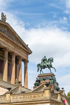 Old National Gallery with bronze equestrian statue of Friedrich Wilhelm IV, Museum Island, Mitte, Berlin, Germany