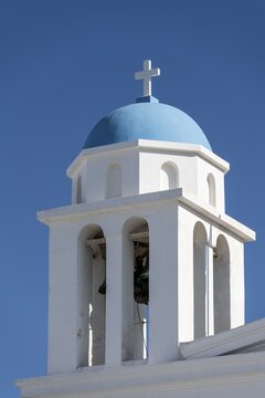 Blue and white steeple of the Greek Orthodox Church Church &Iota;&epsilon;&rho;ό&sigmaf; &Nu;&alpha;ό&sigmaf; &Zeta;&omega;&omicron;&delta;ό&chi;&omicron;&upsilon; &Pi;&eta;&gamma;ή&sigmaf;, Parikia, Paros, Cyclades, Aegean Sea, Greece