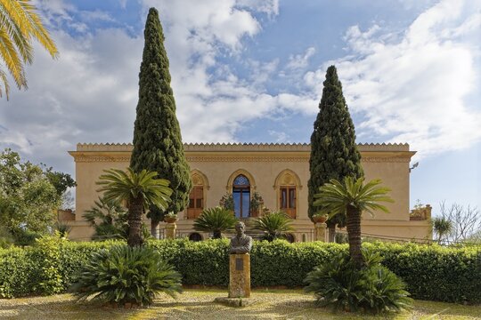 Villa Aurea, 19th century, former home of amateur archaeologist Alexander Hardcastle, bronze bust, now administrative headquarters archaeological park, Valley of the Temples, Valle dei Templi, near Agrigento, Sicily, Italy, Mediterranean