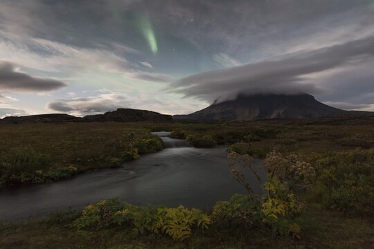 Northern lights (aurora borealis), oasis, Her&eth;ubrei&eth;arlindir, in the background table volcano Her&eth;ubrei&eth; or Herdubreid, Icelandic highlands, Iceland