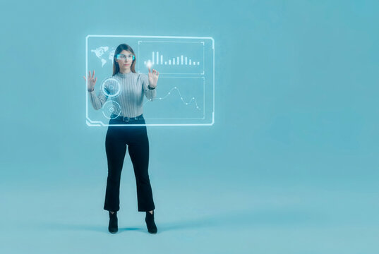3D dashboard data display with analyst in immersive screen