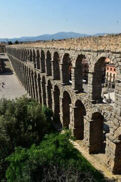 L&rsquo;aqueduc romain de S&eacute;govie en Espagne