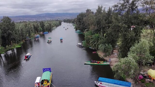 Xochimilco, vuelo de dron, trajineras M&eacute;xico