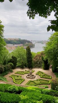 Oporto desde la altura en  vista del jardin del palacio de cristal 