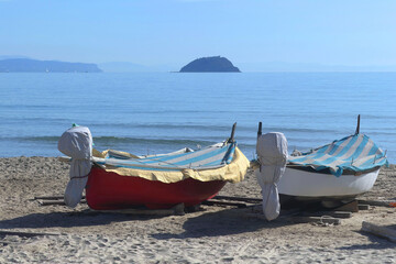 barche sulla spiaggia di laigueglia in italia © picture10