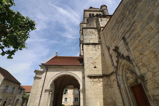 Eglise coll&eacute;giale Saint Hippolyte, ville de Poligny, d&eacute;partement du Jura, France