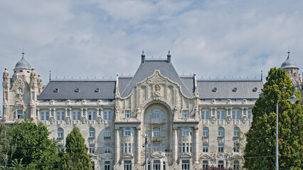 Obraz premium Ornate art nouveau architecture of Gresham palace , Budapest, Hungary