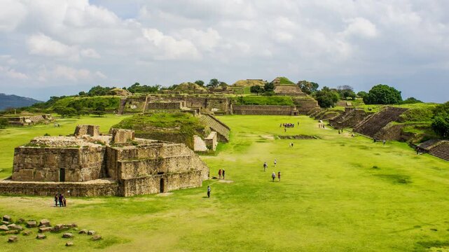 ZONA ARQUOLOGICA DE MONTE ALBAN OAXACA MEXICO