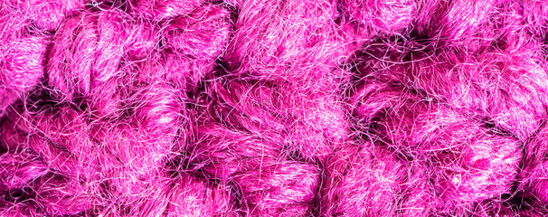 Obraz premium Knitted woolen fabric pattern in rich magenta