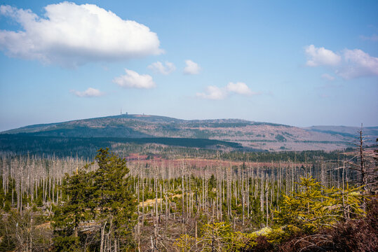 Aussichtspunkt Achtermann mit Blick &uuml;ber den Harz