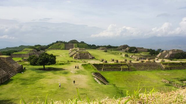 ZONA ARQUOLOGICA DE MONTE ALBAN OAXACA MEXICO