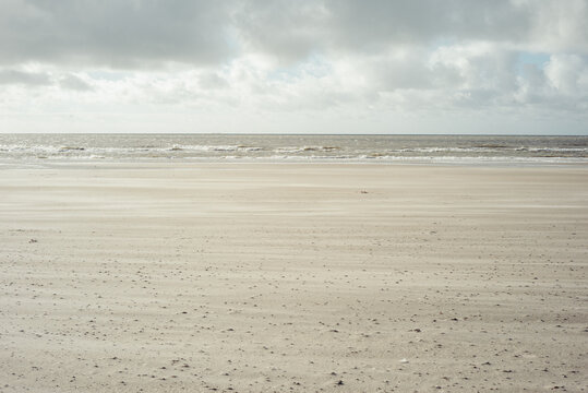 K&uuml;stenwind und Wellen an der Nordsee