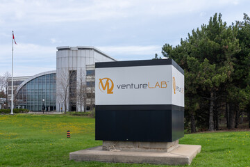 Naklejka premium Markham, Ontario, Canada - May 3, 2026: ventureLAB headquarters on Steeles Ave in Markham, Ontario, Canada. ventureLAB is an innovation hub that helps tech companies build, grow and scale their busin