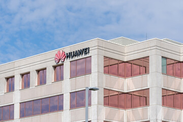 Naklejka premium Markham, Ontario, Canada - May 3, 2026: Huawei Technologies Canada office building in Markham, Ontario, Canada, a Chinese networking, telecommunications equipment, and services company.