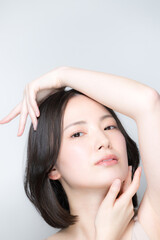 Fototapeta premium Translucent Beauty Portraits of Women: Radiant Skin and Skincare—Posing that Highlights Beautiful Facial Contours and Natural Skin Texture