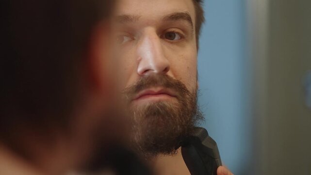 Man Shaving face in mirror (4k60p)