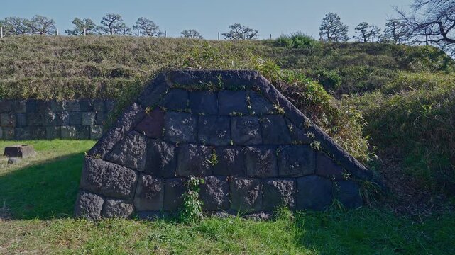 Discover the historic stone ruins of the Jinya barracks at Shinagawa Dai-san Daiba, a well-preserved Edo-period fortification in Tokyo.