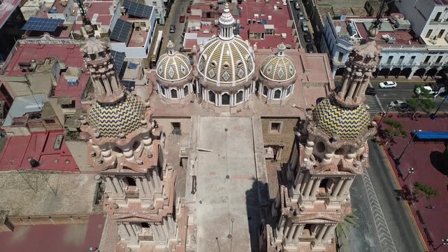 Drone pullback shot revealing church facade and towers, Tepatitl&aacute;n de Morelos, Jalisco, Mexico