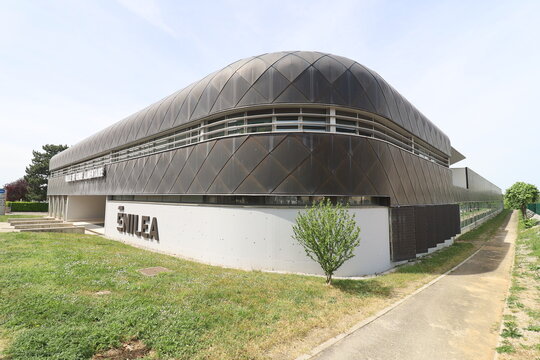 Ecole ENILEA, &eacute;cole des industries laiti&egrave;res, vue de l'ext&eacute;rieur, ville de Poligny, d&eacute;partement du Jura, France