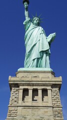 Fototapeta premium Statue of Liberty against clear blue sky in bright daylight